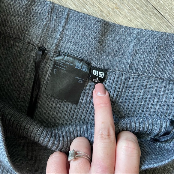 Uniqlo ribbed grey knit midi skirt - Picture 3 of 4